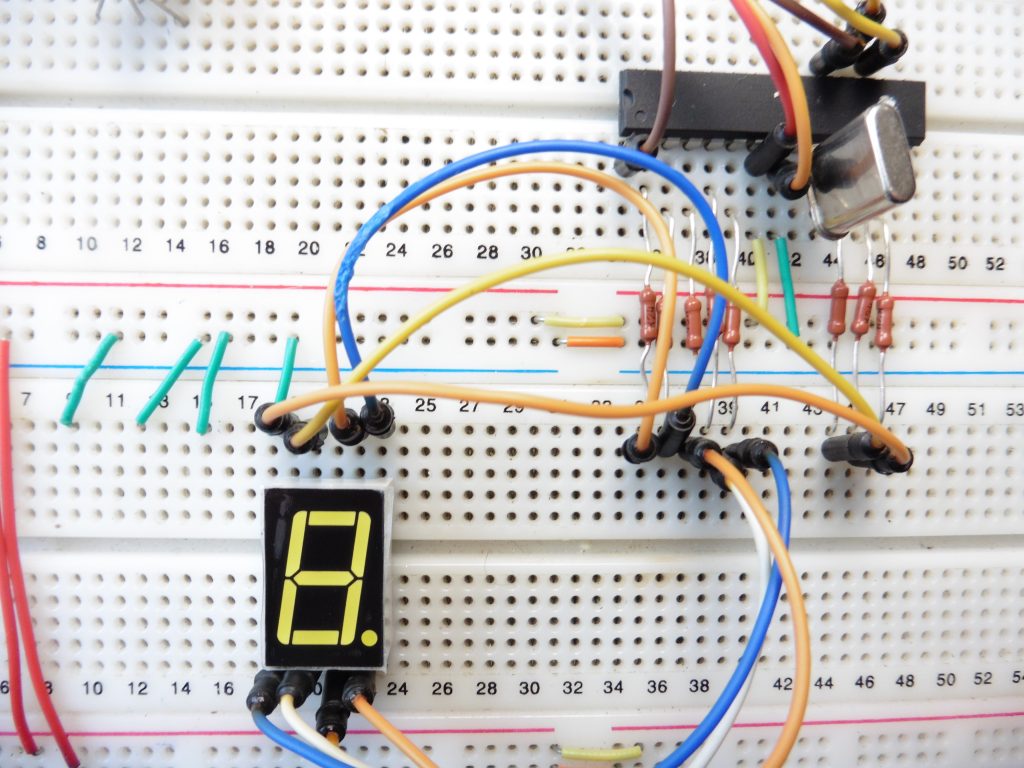 Семисегментный индикатор и микроконтроллер